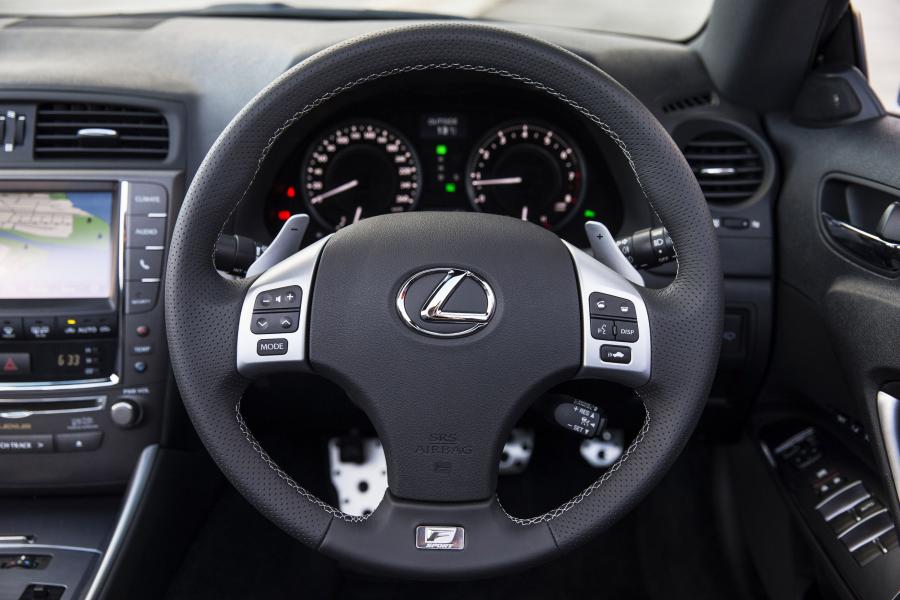  Lexus IS250C F-Sport 2012 года  (AU) (фото 2 из 5)